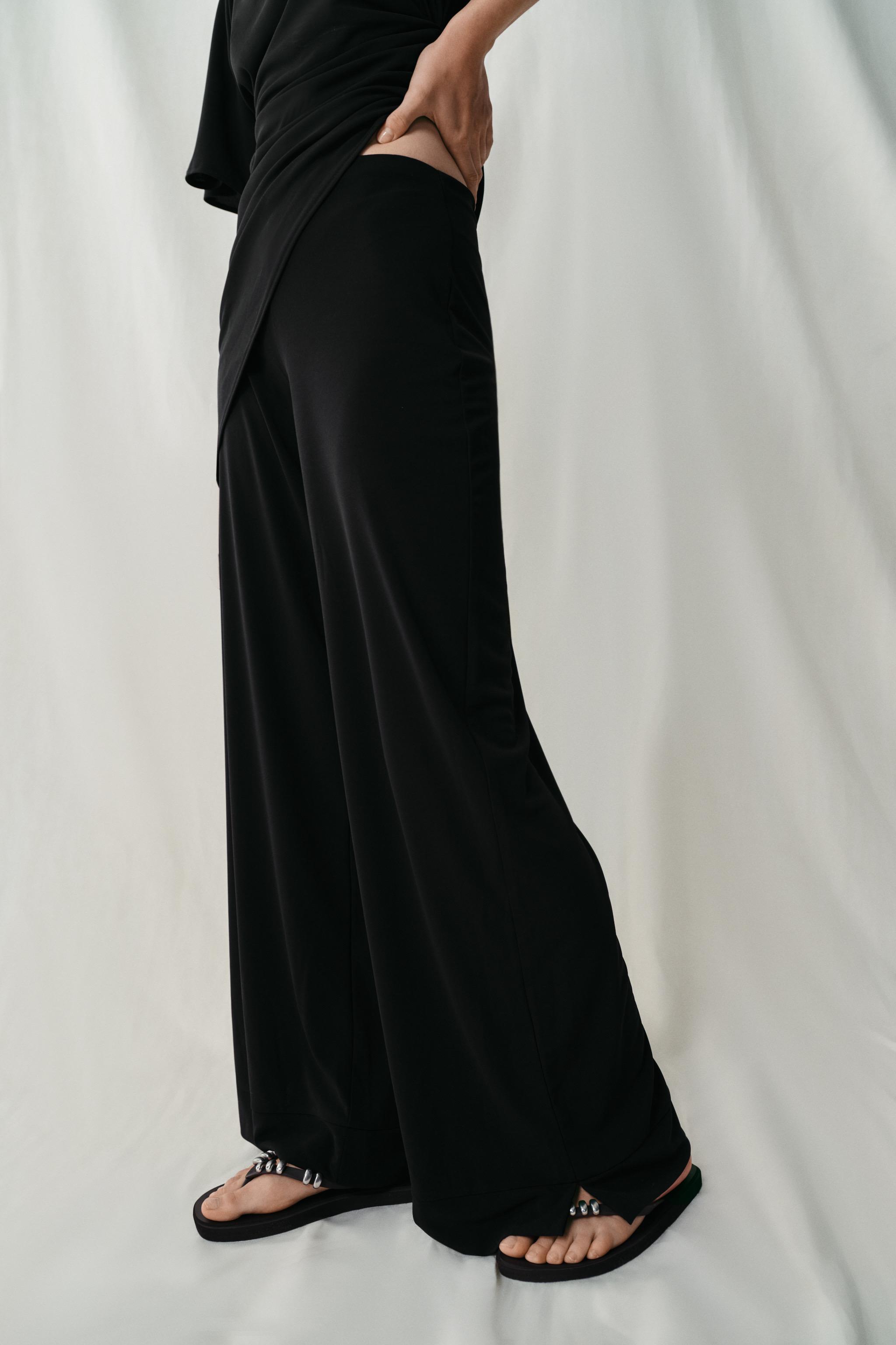 PANTALON DROIT EN CRÊPE À OUVERTURES